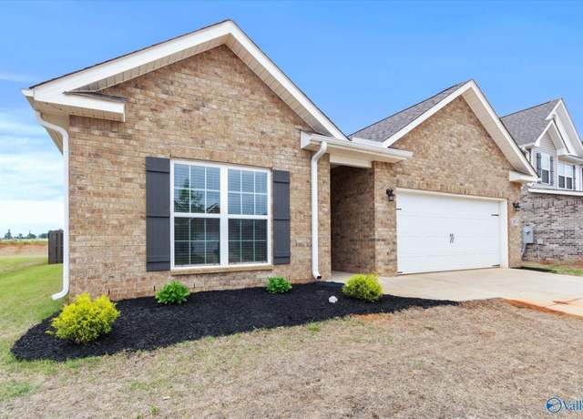 Property at 26674 Kyle Ln, Athens, AL 35613, 3 beds, 2 baths