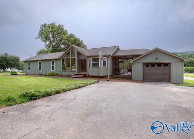 Property at 812 Upper Hurricane Rd, New Market, AL 35761, 3 beds, 2 baths
