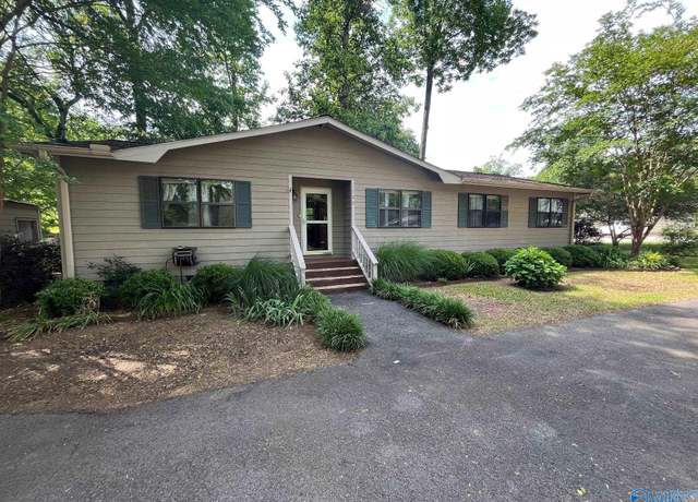 Property at 136 Atnip Dr, Scottsboro, AL 35769, 4 beds, 2 baths