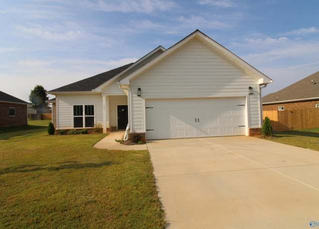 Property at 114 Parvin Way Dr, Hazel Green, AL 35750, 3 beds, 2 baths