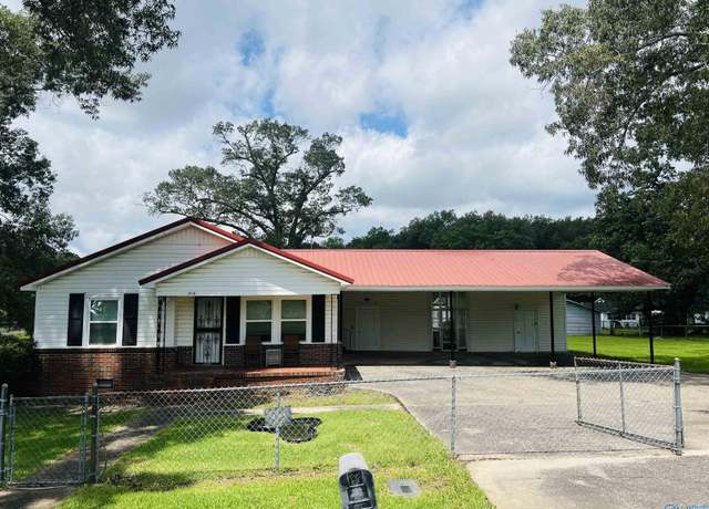 Property at 1315 Colbert Ave, Gadsden, AL 35904, 4 beds, 2 baths