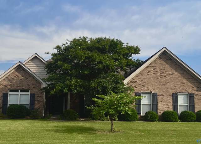 Property at 6701 Mceachern Ln, Owens Cross Roads, AL 35763, 3 beds, 2.5 baths