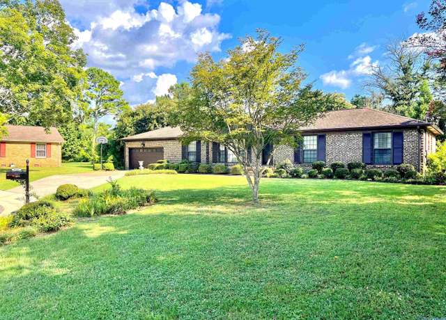 Property at 806 Petitt Cir, Huntsville, AL 35802, 3 beds, 2 baths