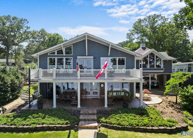 Property at 268 Lakeshore Dr, Muscle Shoals, AL 35661, 4 beds, 3.5 baths