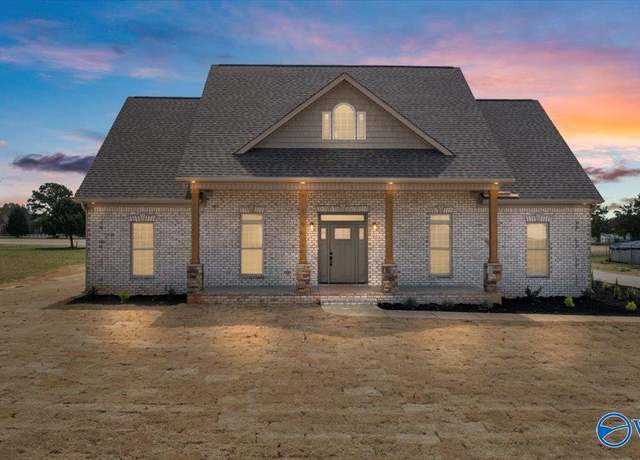 Property at 24844 Windward Dr, Athens, AL 35613, 4 beds, 3 baths