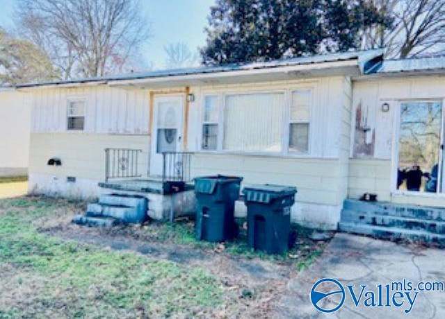Property at 520 Quincy St, Scottsboro, AL 35768, 2 beds, 1 bath