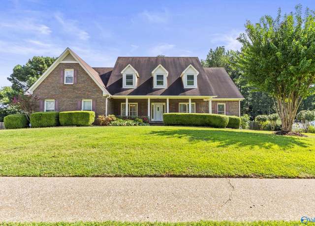 Property at 122 Navaho Trl, Huntsville, AL 35806, 5 beds, 3.5 baths