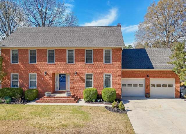 Property at 1209 Regency Blvd, Decatur, AL 35601, 4 beds, 3.5 baths