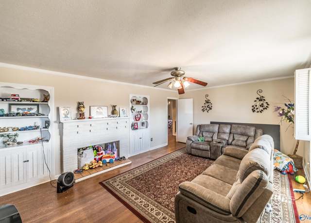 Property at 1601 Chapman Ave, Huntsville, AL 35811, 3 beds, 1.5 baths