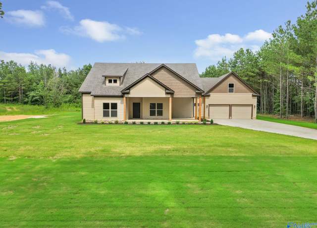 Property at 1112 Mountainview Rd NE, Hartselle, AL 35640, 4 beds, 3 baths