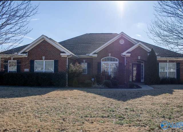 Property at 114 Parkview Dr, Meridianville, AL 35759, 4 beds, 3.5 baths