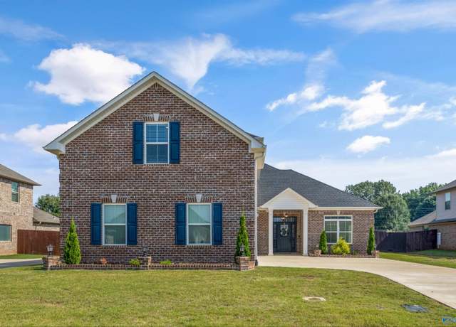 Property at 17050 Stonegate Dr, Athens, AL 35613, 4 beds, 3 baths