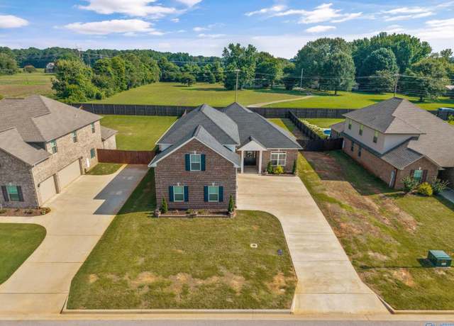 Property at 17050 Stonegate Dr, Athens, AL 35613, 4 beds, 3 baths