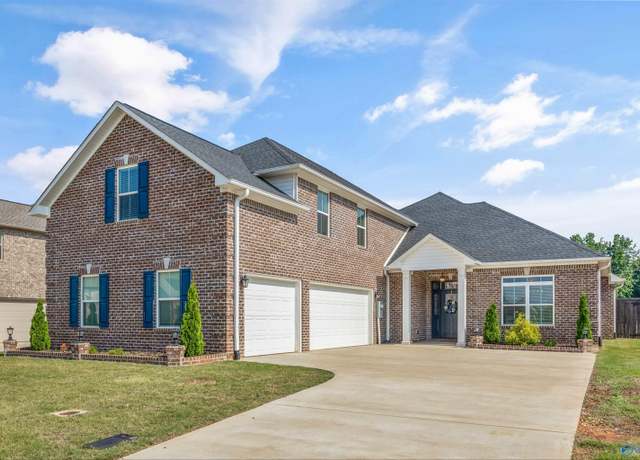 Property at 17050 Stonegate Dr, Athens, AL 35613, 4 beds, 3 baths
