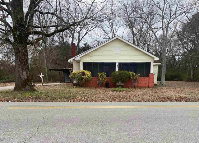 Property at 3800 S 11th St, Gadsden, AL 35904, 3 beds, 1 bath