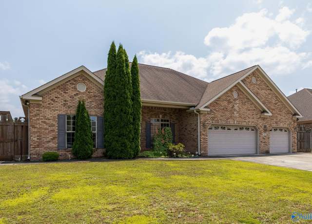 Property at 2213 Naples Dr SW, Decatur, AL 35603, 4 beds, 2.5 baths