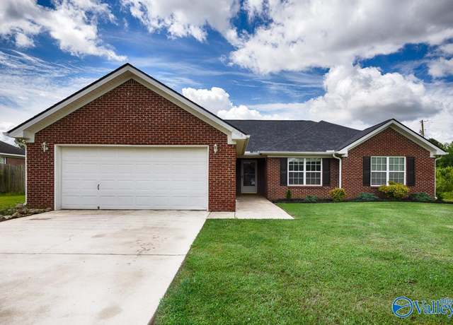 Property at 27586 Phillip Wagnon Dr, Athens, AL 35613, 3 beds, 2 baths