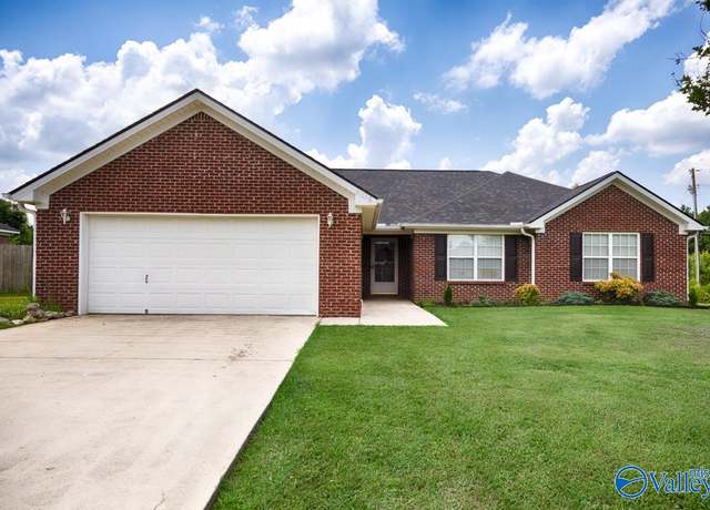 Property at 27586 Phillip Wagnon Dr, Athens, AL 35613, 3 beds, 2 baths