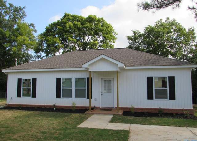 Property at 1023 Clubview Dr, Huntsville, AL 35816, 3 beds, 2 baths