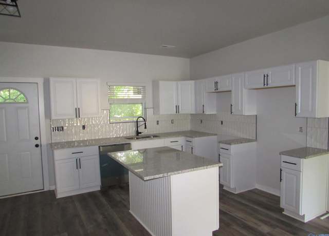 Property at 1023 Clubview Dr, Huntsville, AL 35816, 3 beds, 2 baths