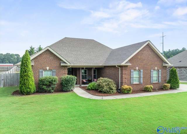 Property at 1613 Hartwig Ln SW, Cullman, AL 35055, 4 beds, 2.5 baths