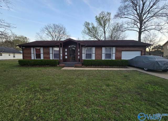 Property at 2131 Pisgah Cir NW, Huntsville, AL 35810, 3 beds, 2 baths