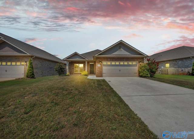 Property at 14709 Norfleet Dr, Athens, AL 35613, 4 beds, 2.5 baths