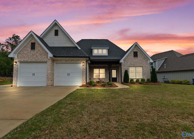 Property at 1439 Cherokee Ridge Dr, Union Grove, AL 35175, 4 beds, 3.5 baths