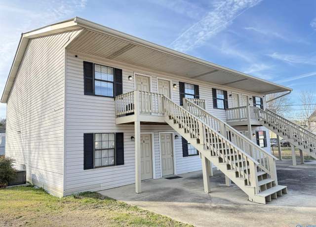 Property at 403 Rooks St, Hartselle, AL 35640, 4 beds, 4 baths