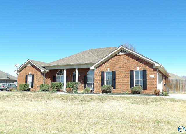 Property at 317 Smokey Hills Ct, New Market, AL 35761, 4 beds, 2.5 baths