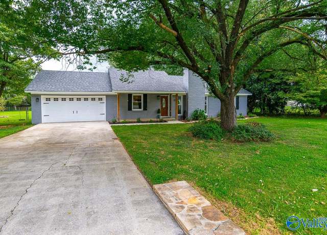 Property at 103 Moms Cir, Huntsville, AL 35811, 3 beds, 2 baths