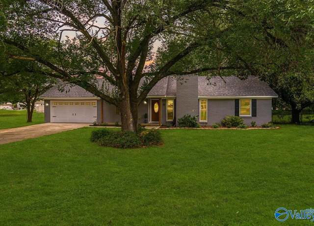 Property at 103 Moms Cir, Huntsville, AL 35811, 3 beds, 2 baths