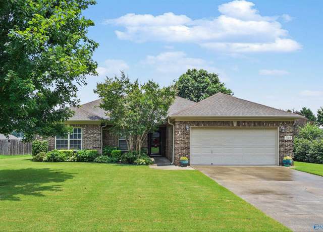 Property at 518 Bell Cir, Huntsville, AL 35811, 4 beds, 2 baths
