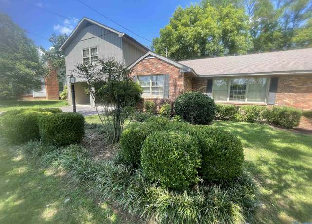 Property at 1255 Morgan St, Moulton, AL 35650, 4 beds, 2.5 baths