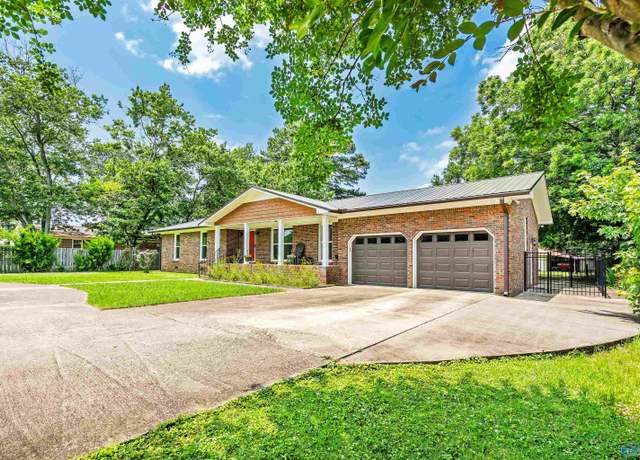 Property at 1502 5th Ave, Athens, AL 35611, 3 beds, 2 baths