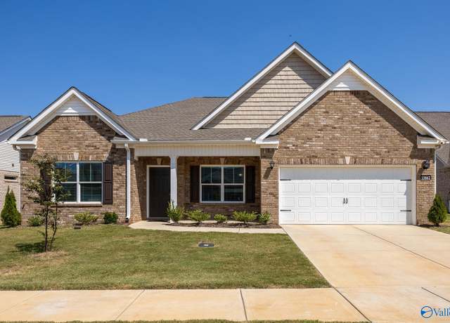 Property at 13862 Hill Place Ln, Athens, AL 35611, 3 beds, 3 baths