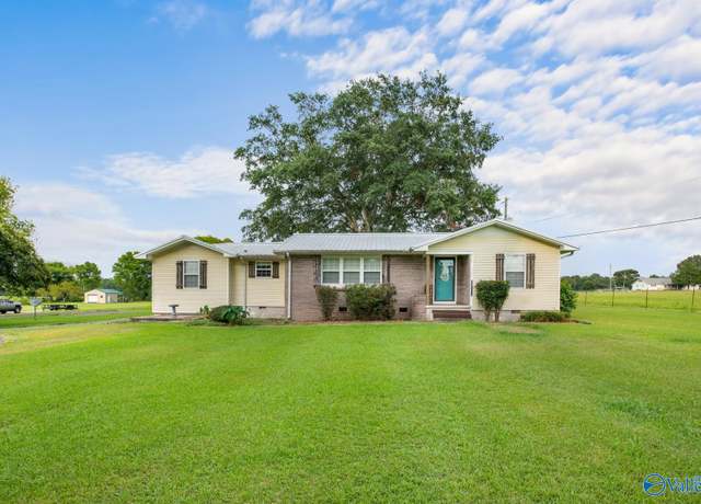 Property at 321 Forest Chapel Rd, Hartselle, AL 35640, 4 beds, 2 baths