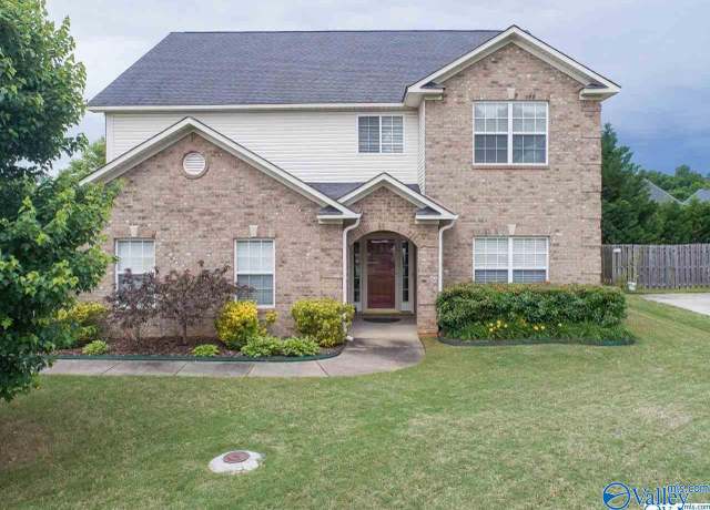 Property at 104 Raymon Cir, Huntsville, AL 35806, 4 beds, 2.5 baths