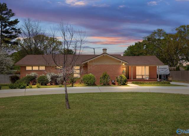 Property at 2006 Stratford Rd SE, Decatur, AL 35601, 4 beds, 3 baths