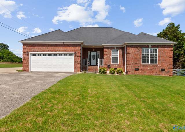 Property at 17017 Stone Valley Dr, Athens, AL 35611, 3 beds, 2 baths