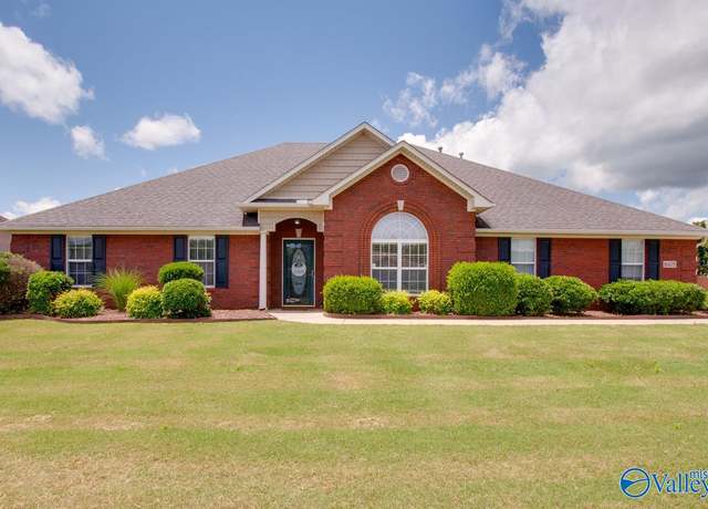 Property at 16675 Bellewood Dr, Athens, AL 35613, 4 beds, 2 baths
