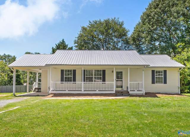 Property at 304 Jordan Ln SE, Arab, AL 35016, 3 beds, 2 baths