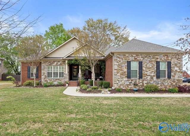 Property at 124 Whippoorwill Dr, Huntsville, AL 35811, 4 beds, 3.5 baths