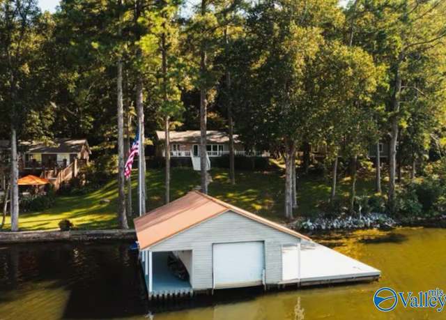 Property at 4432 Leaning Beach Dr, Guntersville, AL 35976, 3 beds, 2 baths