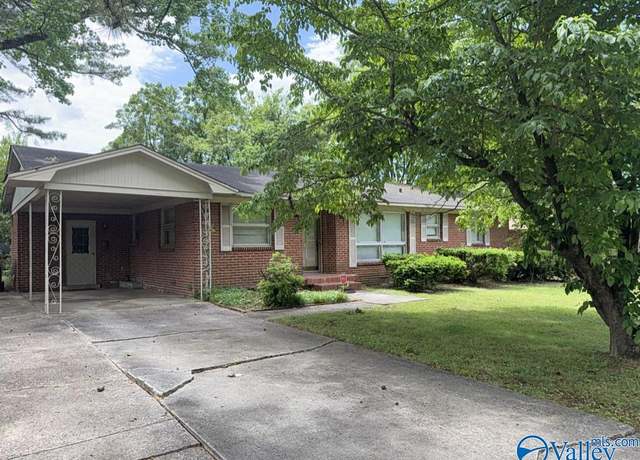 Property at 215 Wingate Ave, Huntsville, AL 35802, 3 beds, 1.5 baths