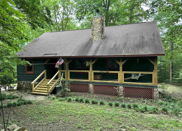 Property at 2208 Pumpkin Center Rd NE, Fort Payne, AL 35967, 3 beds, 2 baths