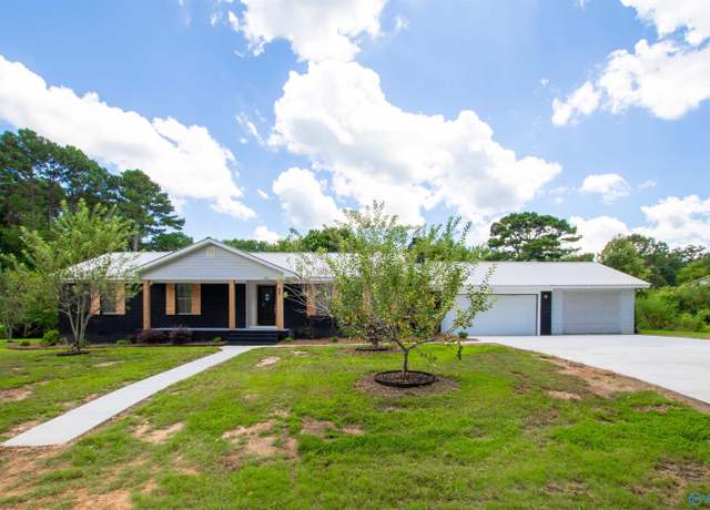Property at 89 Lake Dr, Scottsboro, AL 35769, 3 beds, 2 baths