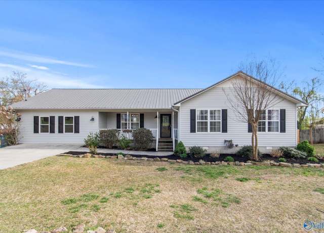 Property at 45 Dee Cir, Guntersville, AL 35976, 3 beds, 2 baths