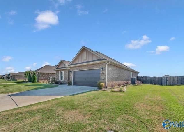 Property at 17195 Fieldway Cir, Harvest, AL 35749, 3 beds, 2 baths