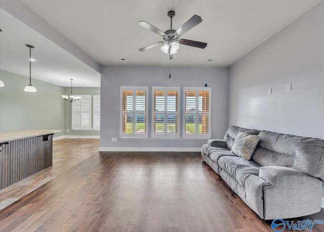 Property at 17195 Fieldway Cir, Harvest, AL 35749, 3 beds, 2 baths